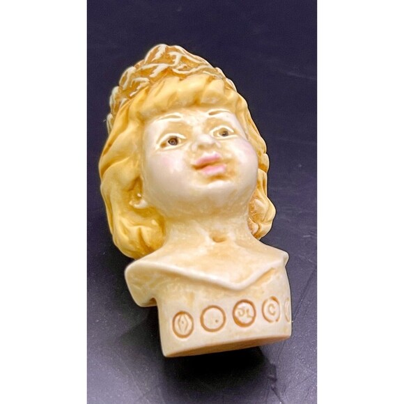 ADORABLE VINTAGE RESIN ELEPHANT TRINKET BOX - Picture 5 of 8